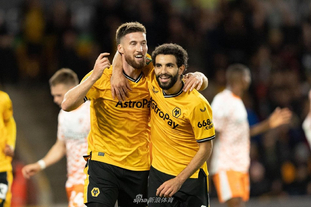 足球周刊：刘若钒曾想回成都却被徐正源拒绝，后获里卡多、穆斯卡特赏识（足球周刊：刘若钒欲回归成都遭徐正源拒绝，后获里卡多与穆斯卡特青睐）