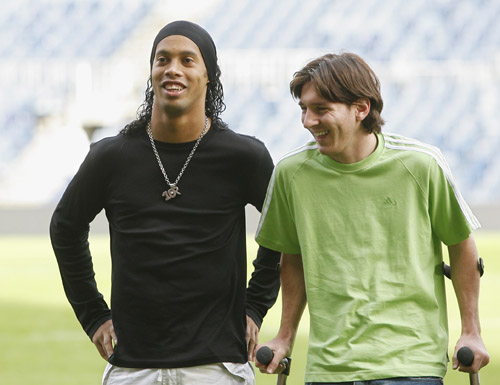 阿莱格里：我绝对没有冒犯裁判；莱奥具备成为中锋的特点（阿莱格里：绝无冒犯裁判之意，莱奥有当中锋的条件）