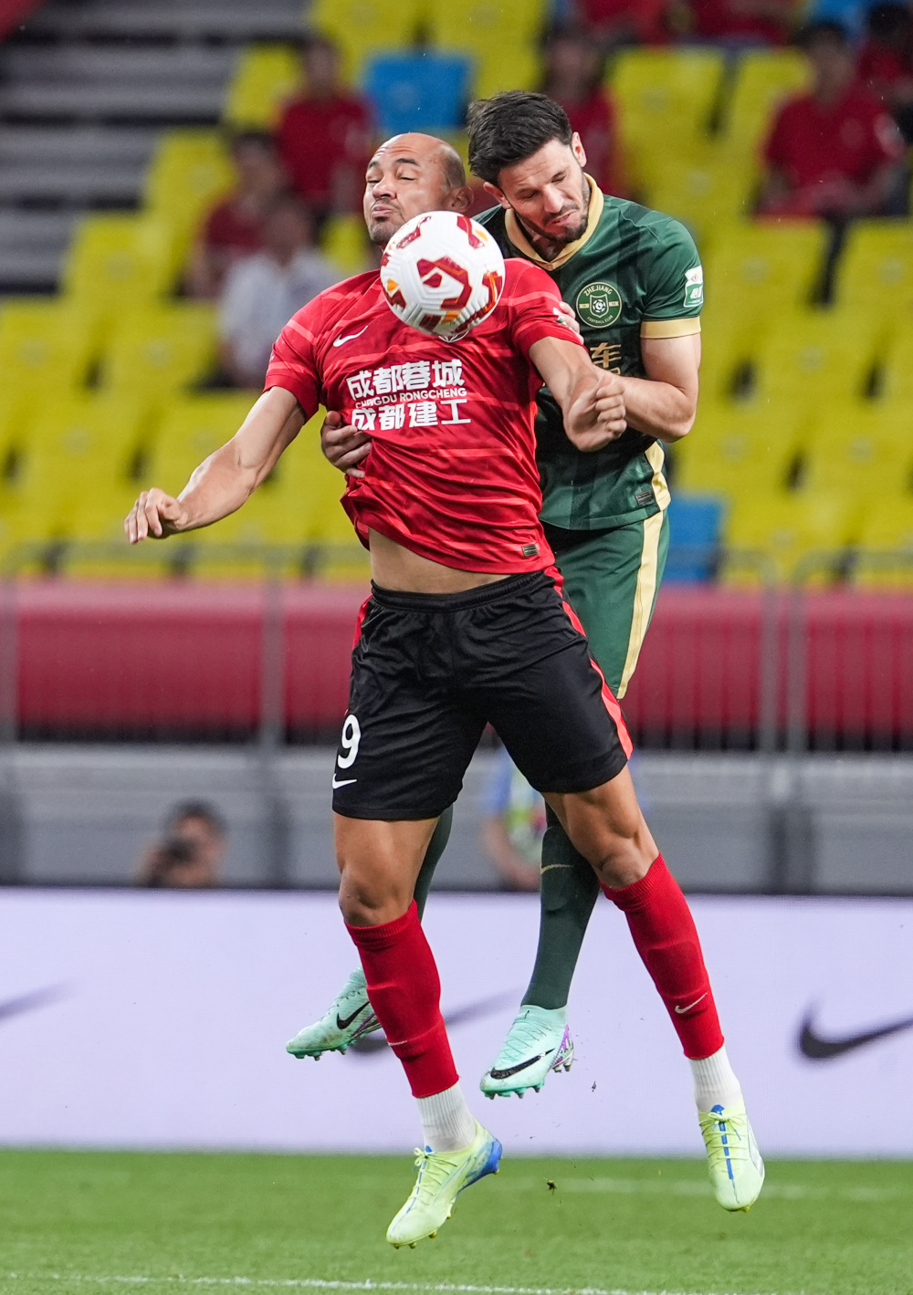 对攻大战创纪录！曼联伯恩茅斯合轰39脚射门（火力大战刷新纪录：曼联与伯恩茅斯合计39次射门）