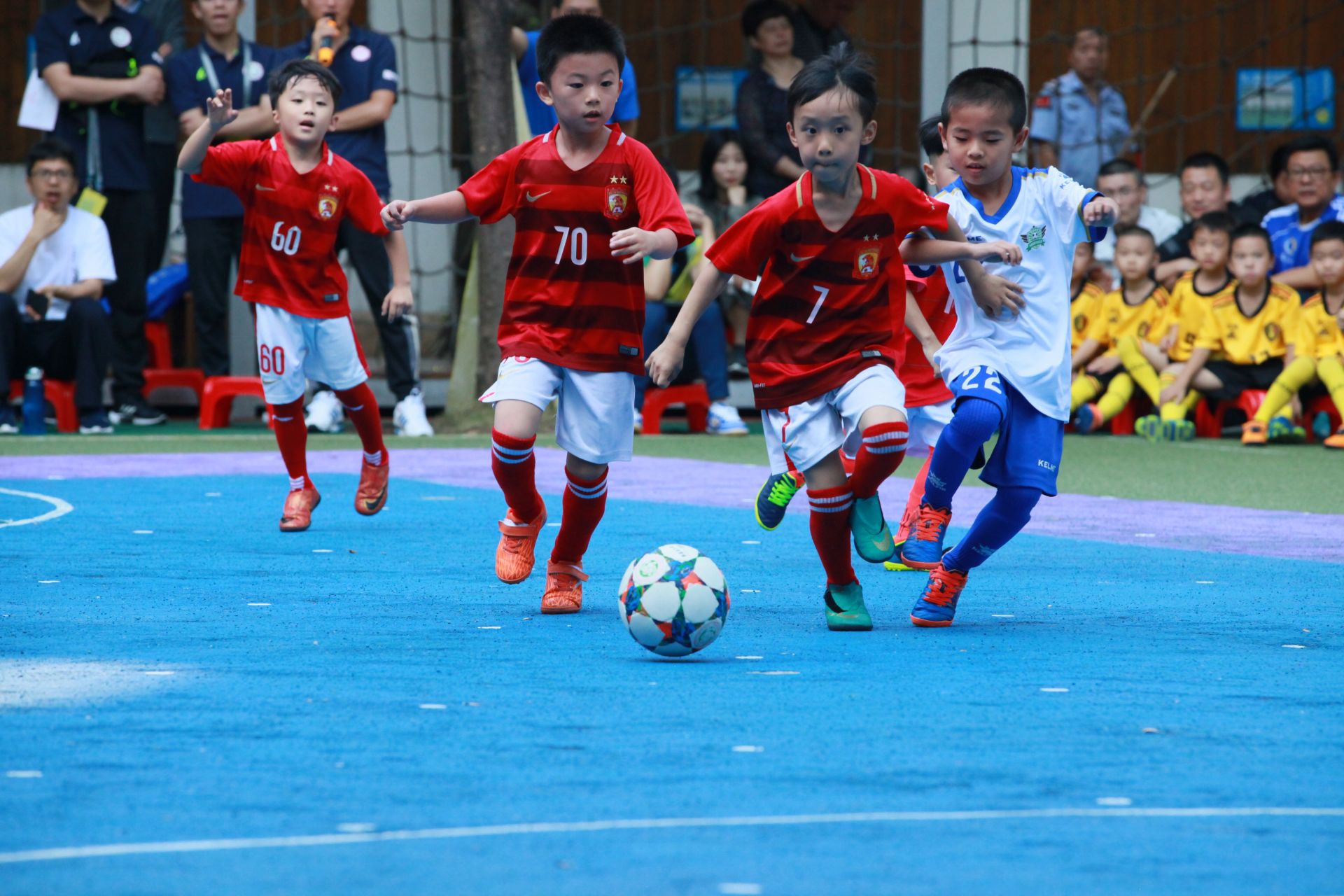 曼联旧将：B费要学会包容队友，而利马是一位天生领袖（前曼联球员：B费应学会包容队友，利马天生具备领袖气质）