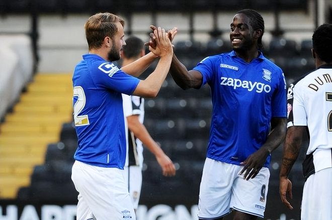 半场：米兰1-2都灵，拉比奥世界波，托莫里送点，莱奥伤退（半场战报：米兰1-2落后都灵，拉比奥轰世界波，托莫里送点，莱奥伤退）