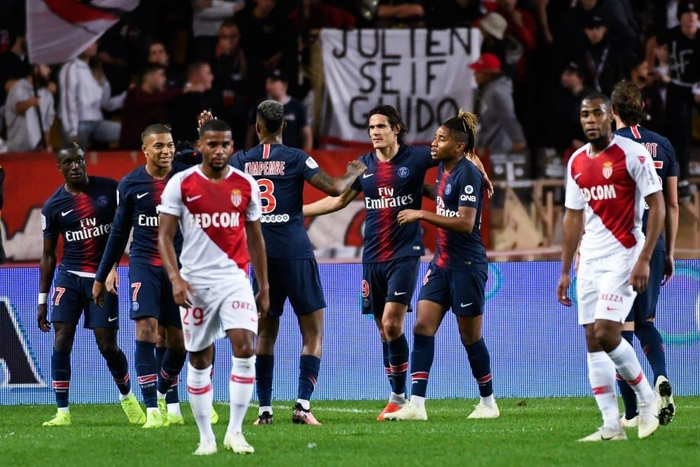 今晚，上海海港门将颜骏凌首发出场，迎来了他代表俱...（今晚，上海海港门将颜骏凌以首发身份出战，迎来其代表俱乐部的重要时刻）