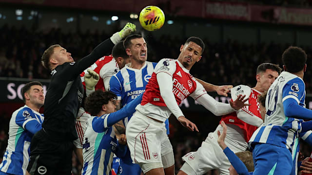 Hero扳平比分，菠萝关羽盯死敌方双c（Hero将比分扳平，菠萝关羽锁死对面双C）