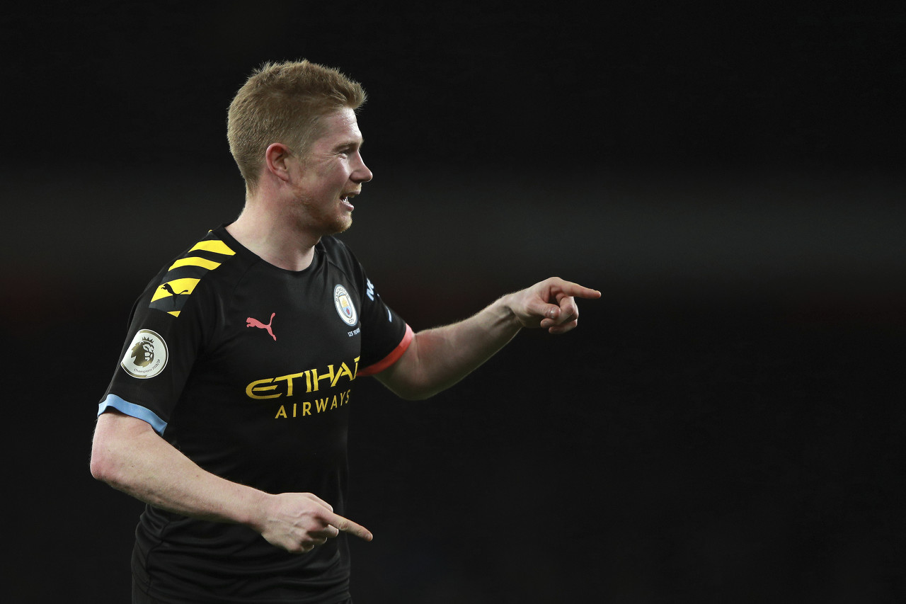 亚沙里稳健复出，80次传球仅失误6次，并送出一次全场最佳进攻机会的长传（亚沙里复出稳如旧：80次传球仅6次失误，一脚长传创造全场最佳良机）