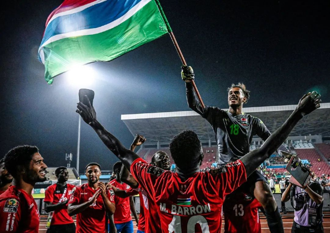 会重回皇马执教吗？齐达内现身伯纳乌观战皇马vs曼城（齐达内现身伯纳乌观战皇马对曼城，重返皇马执教引发热议）