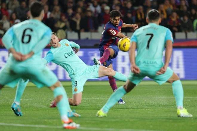 比利亚雷亚尔欧冠六场1平5负排倒数第二，但在西甲暂列第三位（比利亚雷亚尔欧冠6战1平5负仅列倒数第二，西甲积分榜却暂居第三）